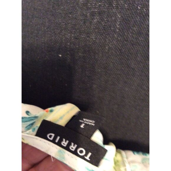 TORRID Size 1 Plus Cactus Print Blouse Short Sleeve - Picture 2 of 4